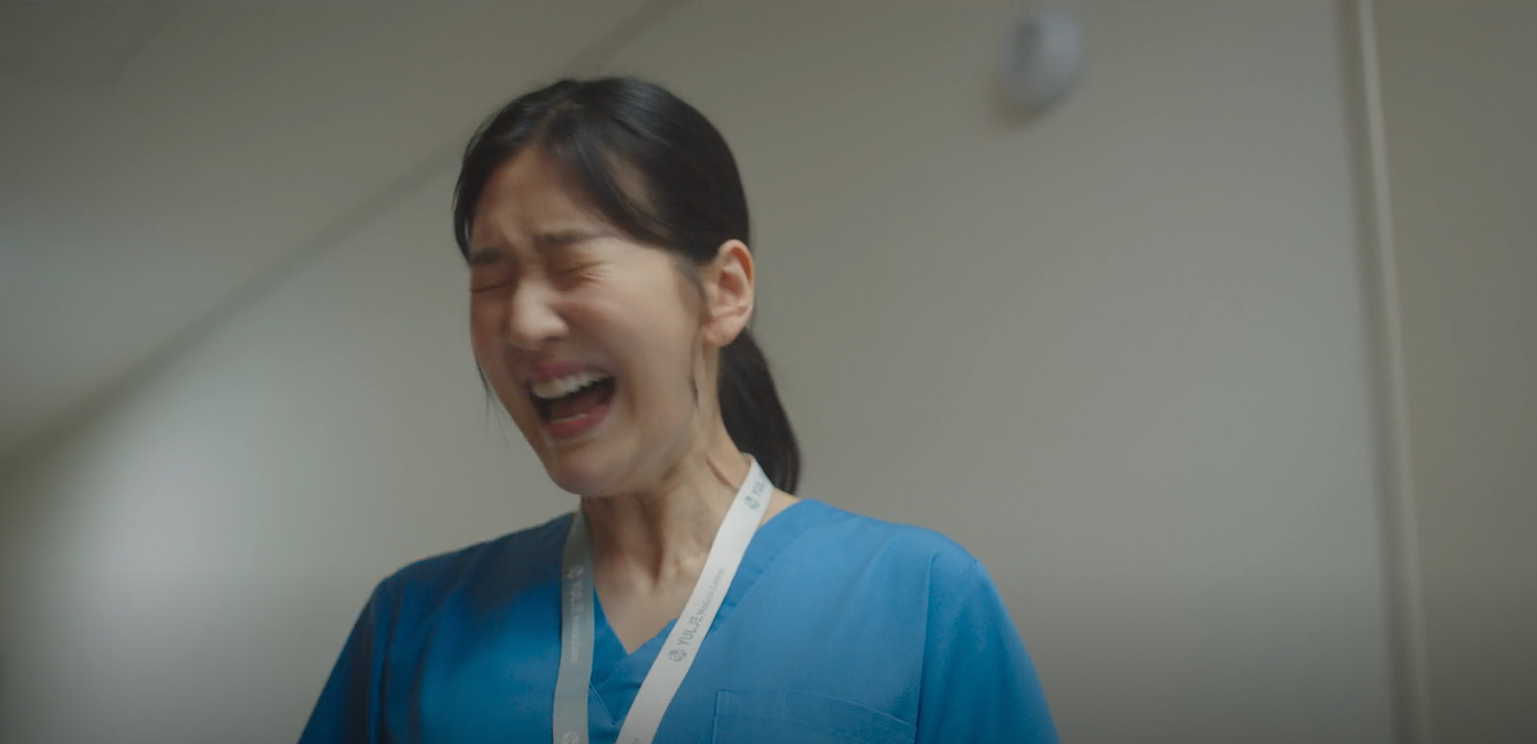 "Gấu ù lì" Seok Kyung "hướng nội hết phần đời còn lại" vì bị đồng niên lẫn hậu bối nhìn thấy sự "sến súa" khi chúc mừng Chu Chu.