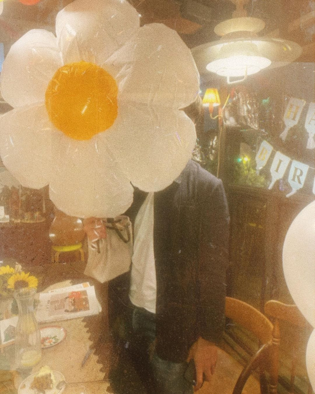 Người đàn ông giấu mặt nhưng ai cũng biết là ai!