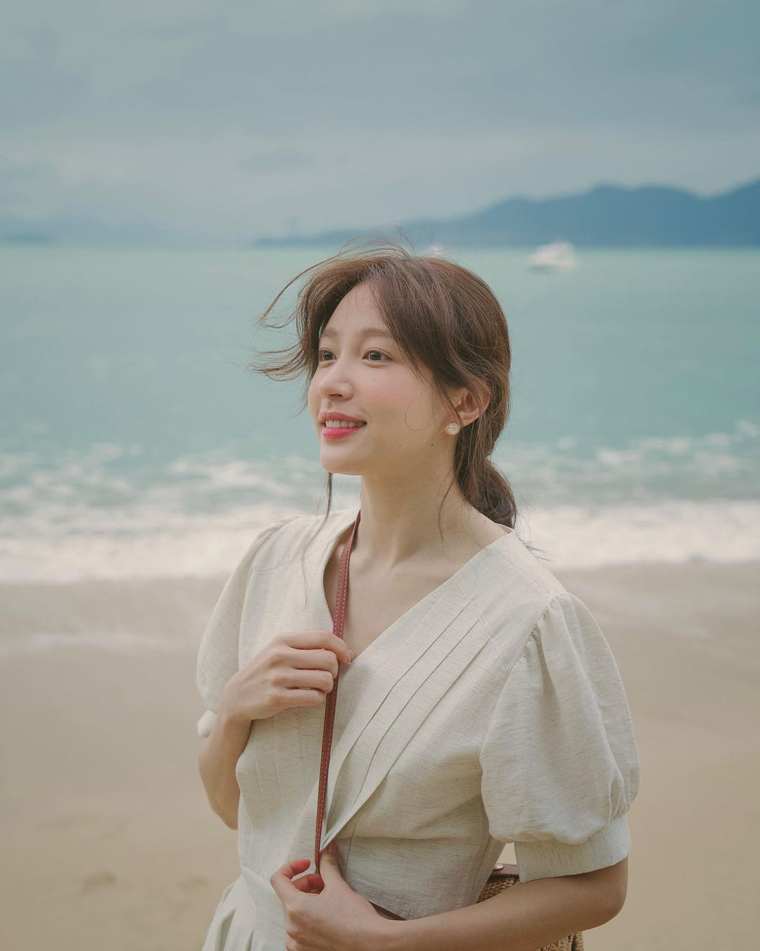 Hani (EXID) và nhiều sao Hàn khác như Sooyoung, Jung Kyung Ho, Arin (OH MY GIRL)... cũng chọn Nha Trang là điểm hạ cánh trong thời gian nghỉ dưỡng. Hani (EXID) và nhiều sao Hàn khác như Sooyoung, Jung Kyung Ho, Arin (OH MY GIRL)... cũng chọn Nha Trang là điểm hạ cánh trong thời gian nghỉ dưỡng.