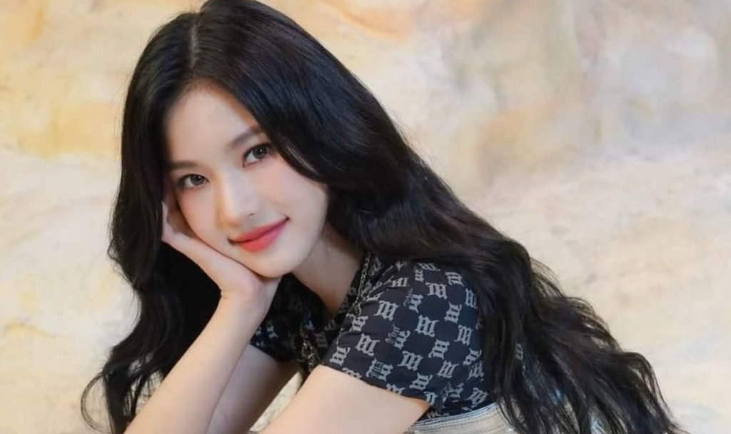 Isa lại ái mộ HyunA. Cô nàng đã từng đến fansign của thần tượng trước khi ra mắt và mới đây, Isa đã gửi lời thương đến idol thông qua chương trình Weekly Idol. Một fan đã đăng tải video này lên Instagram và HyunA đã "thả tim" cho cô fangirl nhỏ Isa. Isa lại ái mộ HyunA. Cô nàng đã từng đến fansign của thần tượng trước khi ra mắt và mới đây, Isa đã gửi lời thương đến idol thông qua chương trình Weekly Idol. Một fan đã đăng tải video này lên Instagram và HyunA đã "thả tim" cho cô fangirl nhỏ Isa.