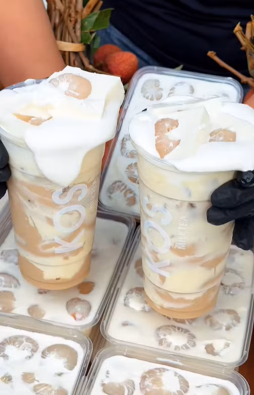 Hòa theo cơn sốt, trà sữa khúc bạch vải ra đời.