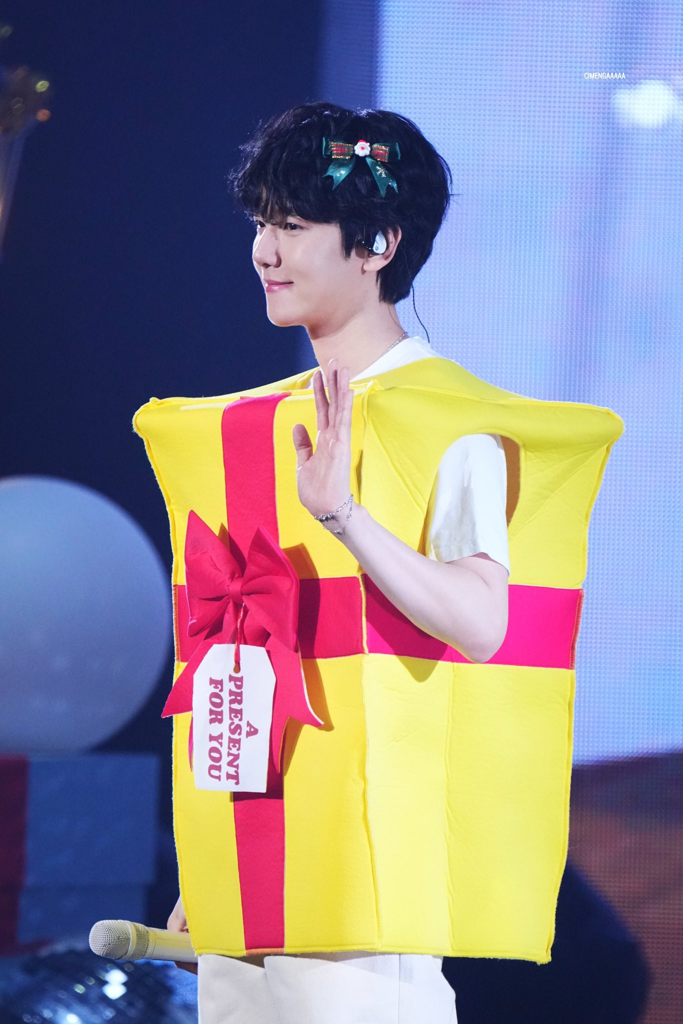 Baekhyun xinh yêu khi liên tục thay đổi trang phục, hóa trang đa dạng. - Ảnh: C1MENGAAAAA Baekhyun xinh yêu khi liên tục thay đổi trang phục, hóa trang đa dạng. - Ảnh: C1MENGAAAAA