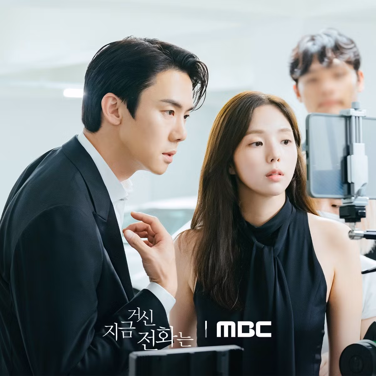 Một số ảnh hậu trường được MBC dùng làm phúc lợi bù đắp cho fan vì hoãn chiếu.
