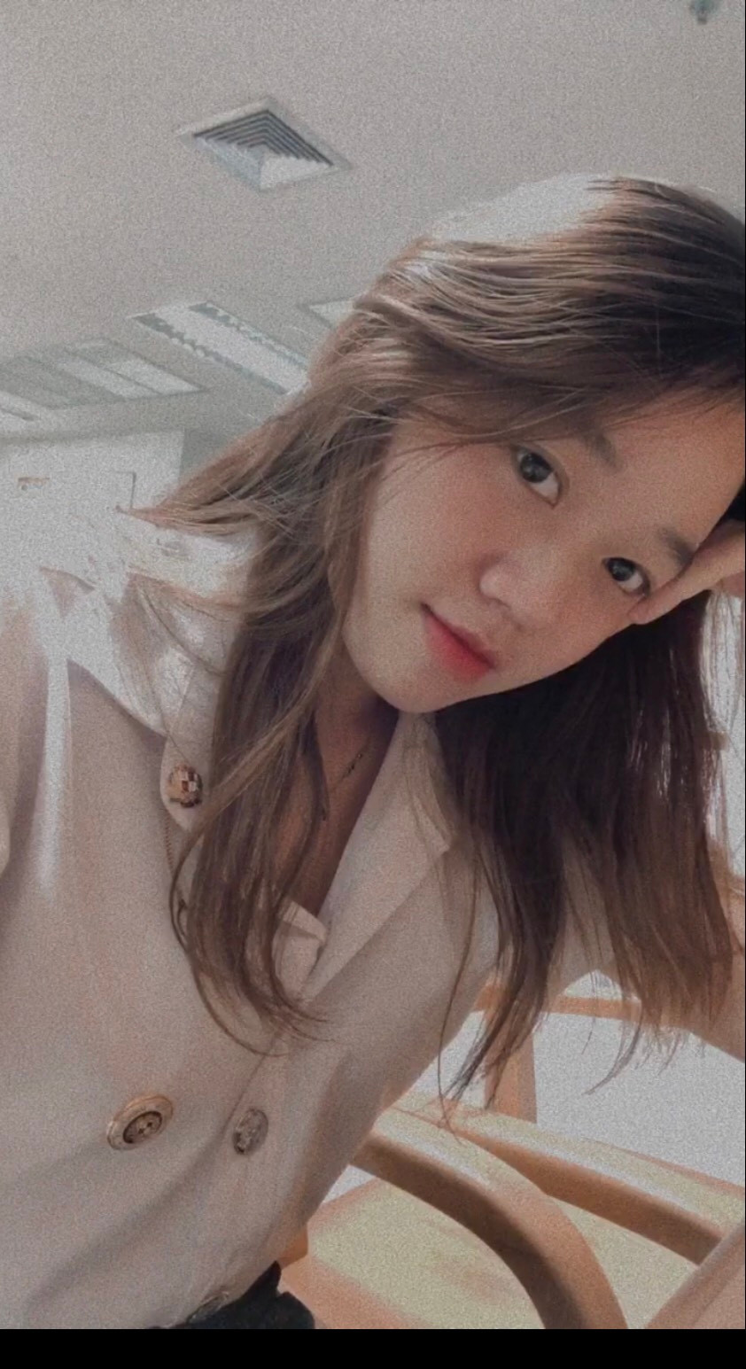 "Mình muốn gửi lời cảm ơn ban tổ chức đã tạo ra phong trào "Sinh viên 5 tốt" để các bạn sinh viên được thử thách và rèn luyện. Sau khi được trao tặng danh hiệu này, mình sẽ không ngừng cố gắng để phát triển bản thân và đóng góp nhiều hơn cho xã hội", Ngọc Diệp bộc bạch. "Mình muốn gửi lời cảm ơn ban tổ chức đã tạo ra phong trào "Sinh viên 5 tốt" để các bạn sinh viên được thử thách và rèn luyện. Sau khi được trao tặng danh hiệu này, mình sẽ không ngừng cố gắng để phát triển bản thân và đóng góp nhiều hơn cho xã hội", Ngọc Diệp bộc bạch.