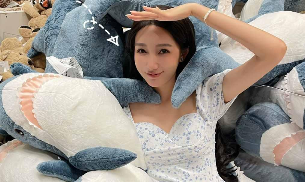 Đô Mỹ Trúc từng tiết lộ Ngô Diệc Phàm là thuộc kiểu con trai "bé bỏng trong tay mẹ". Đô Mỹ Trúc từng tiết lộ Ngô Diệc Phàm là thuộc kiểu con trai "bé bỏng trong tay mẹ".