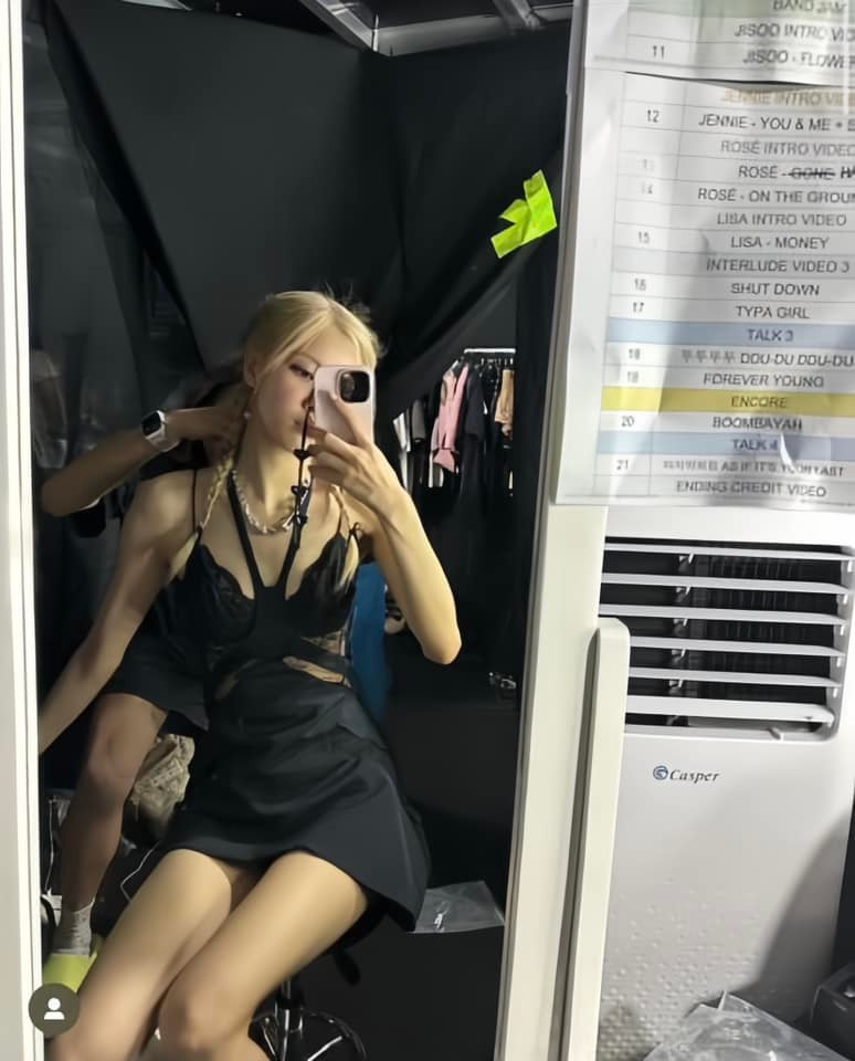 Bức ảnh ban đầu được Rosé đăng.