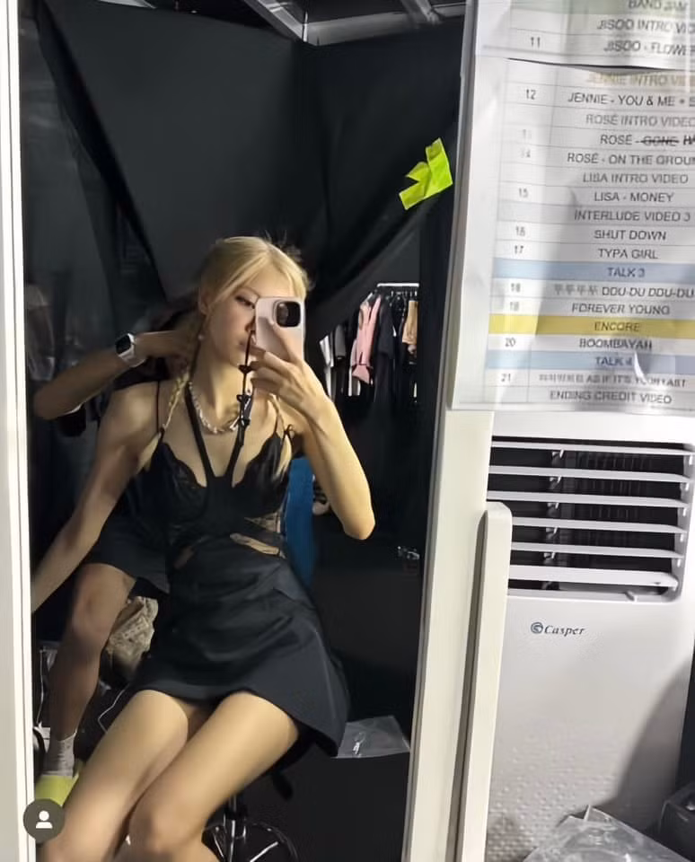 Bức ảnh ban đầu được Rosé đăng.