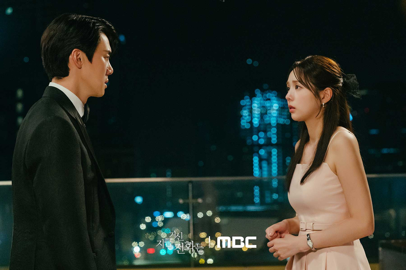 When The Phone Rings mới hoàn tất những cảnh quay cuối cùng vào ngày 30/11. Fan đoán phim gồm 12 tập nên có lẽ đoàn phim cần kéo giãn lịch chiếu để kịp làm hậu kỳ. When The Phone Rings mới hoàn tất những cảnh quay cuối cùng vào ngày 30/11. Fan đoán phim gồm 12 tập nên có lẽ đoàn phim cần kéo giãn lịch chiếu để kịp làm hậu kỳ.