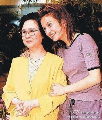 Quỳnh Dao (trái) - Tiểu Yến Tử (phải)