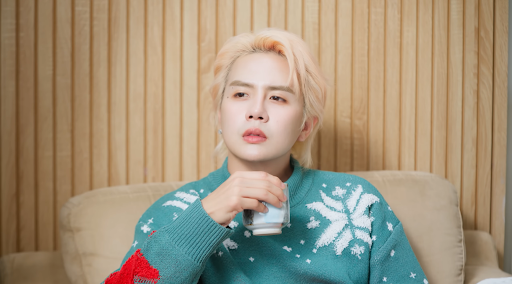 Duy Khánh vào vai một du học sinh Hàn Quốc học thiết kế thời trang xa nhà 8 năm.