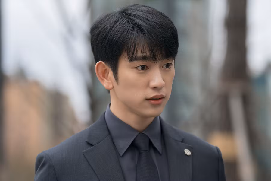 Park Jin Young chưa thực sự bùng nổ ở hai tập đầu, nhưng không thể phủ nhận là anh đẹp lấp lánh. "Phản ứng hóa học" với Park Bo Young nhẹ nhàng, dễ chịu.