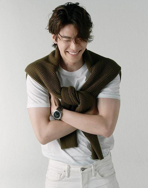 Kim Woo Bin lấy lại vẻ phong độ sau thời gian dài trị bệnh.