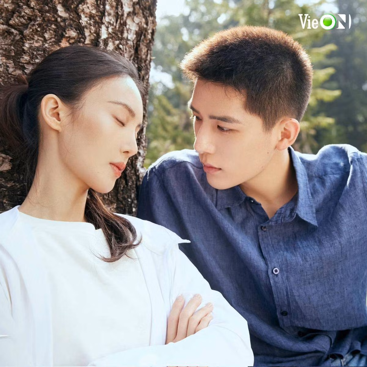 Kim Thần và Vương An Vũ đều được đánh giá cao về thực lực diễn xuất, bảo chứng cho chất lượng của Con Đường Rực Lửa.