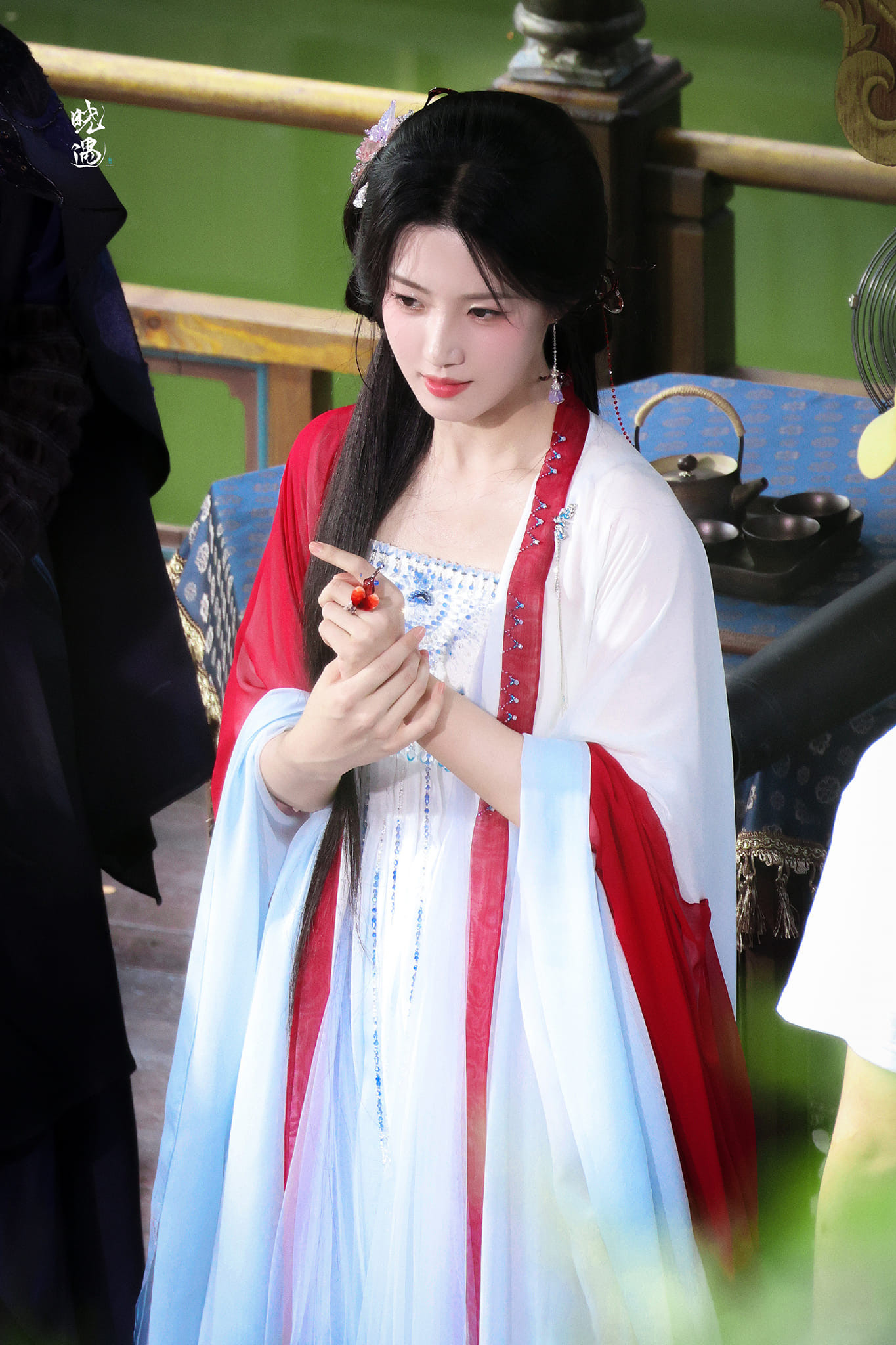 Nét "cáo đội lốt thỏ trắng" từng gây sốt của Lư Dục Hiểu khi vào vai Thượng Quan Thiển trong Vân Chi Vũ được khán giả cảm nhận đã trở lại đâu đó ở dáng hình của Minh Ý.