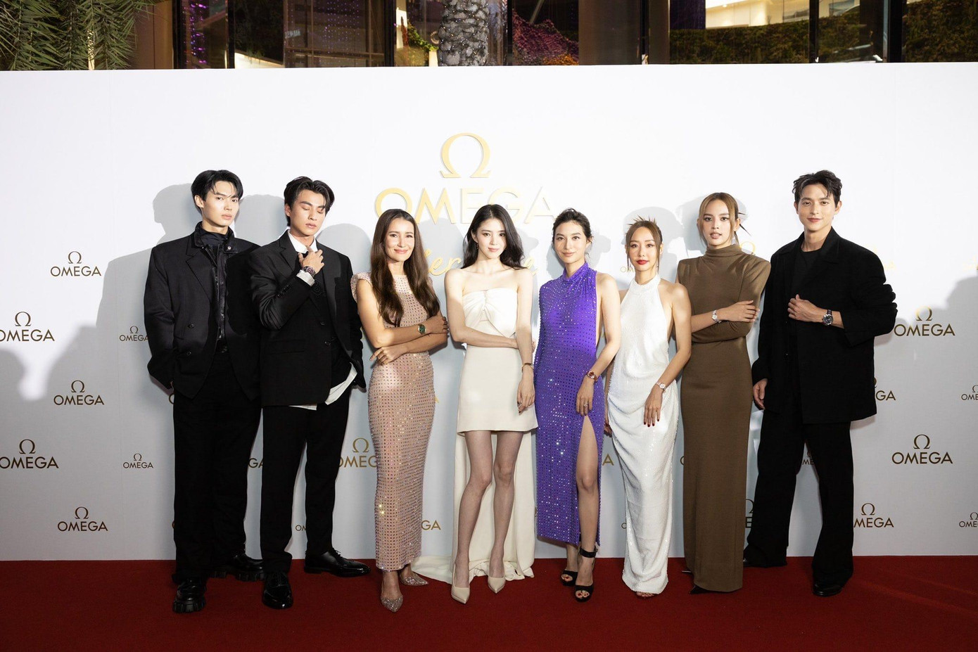 Han So Hee nổi bật giữa dàn sao Thái Lan. Han So Hee nổi bật giữa dàn sao Thái Lan.