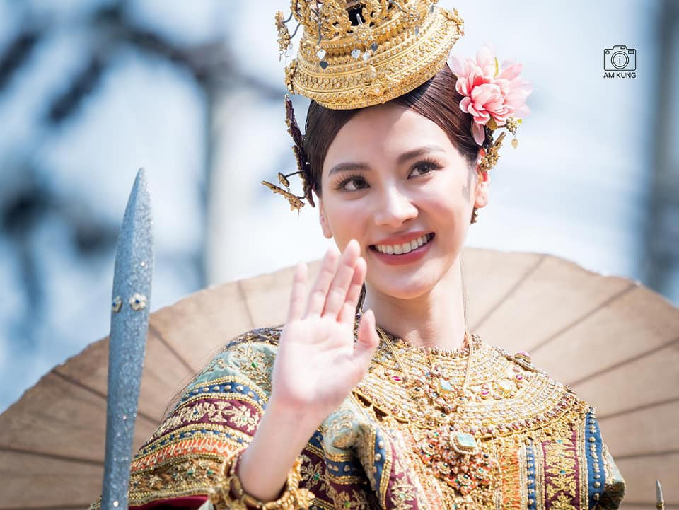 &quot;Nữ thần&quot; Baifern khiến cư dân mạng mê mẩn tại Tết Songkran năm nay.