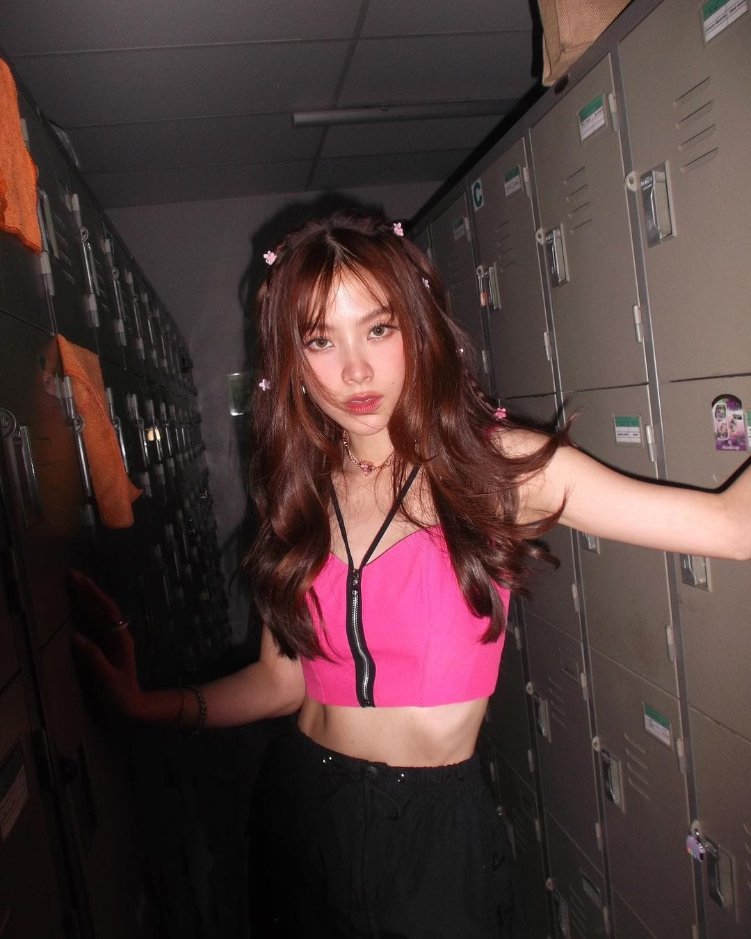 Tạo hình trendy, tươi mới, cá tính của Baifern khi đảm nhiệm vai trò MC trong một sự kiện hợp tác cùng nhãn hàng gần đây cũng được fan &quot;thả tim&quot;.