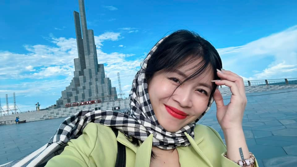 MC Hoàng Linh đã có mặt ở điểm cầu vào ngày 11/10. - Ảnh: FBNV MC Hoàng Linh đã có mặt ở điểm cầu vào ngày 11/10. - Ảnh: FBNV