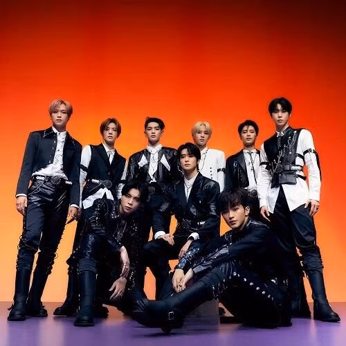 Với hơn 2,12 triệu bản đặt trước, full album Sticker giúp NCT 127 trở thành nghệ sĩ đầu tiên trong lịch sử SM đạt được thành tích này.