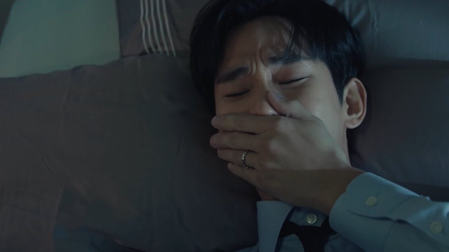 Kim Soo Hyun đã nói rằng tập nào trongQueen of Tears anh cũng khóc, vui khóc, buồn càng khóc... Và tập 5 có lẽ cũng không ngoại lệ. Kim Soo Hyun đã nói rằng tập nào trongQueen of Tears anh cũng khóc, vui khóc, buồn càng khóc... Và tập 5 có lẽ cũng không ngoại lệ.