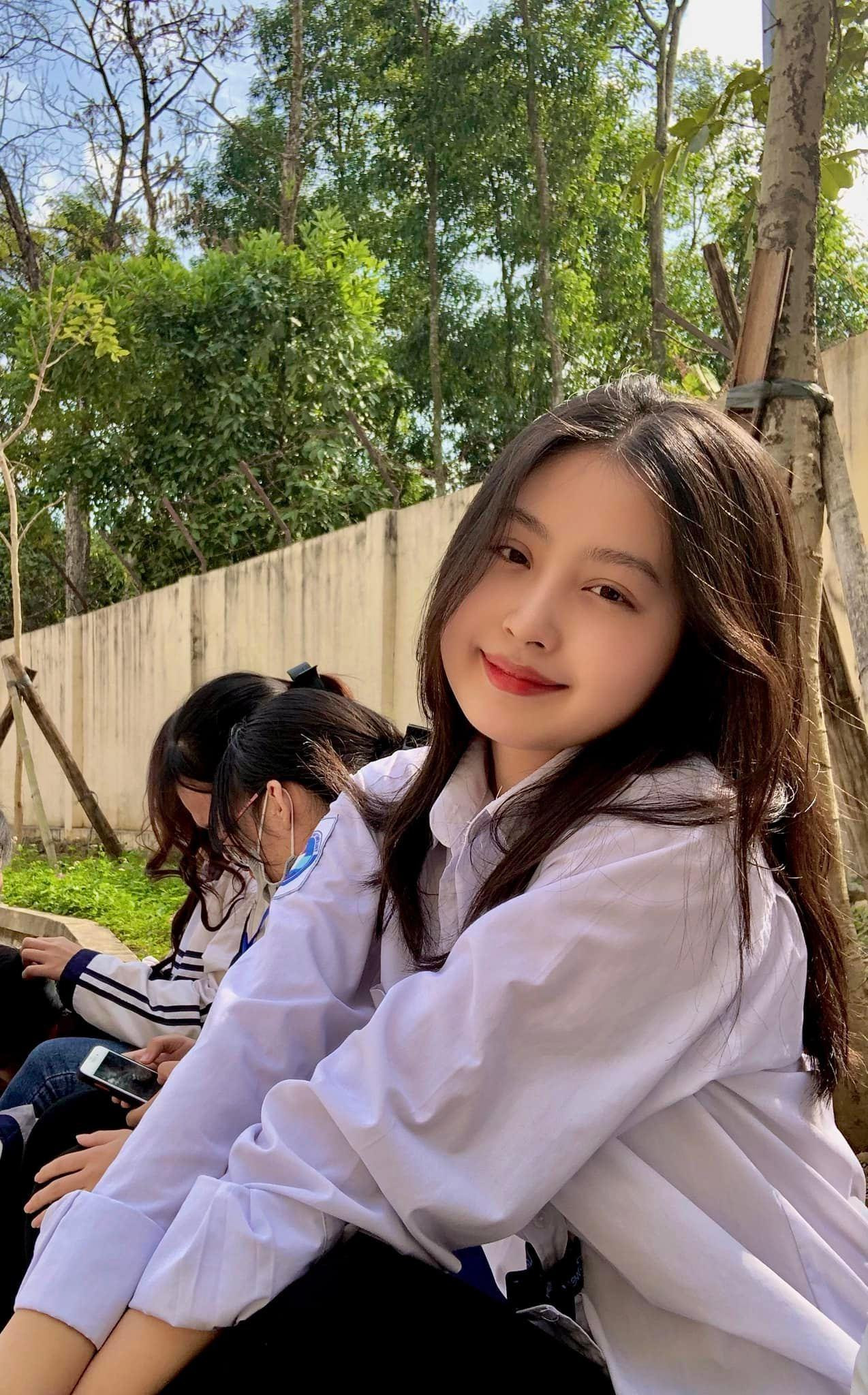 Giáng My sở hữu đôi mắt sáng, nụ cười ngọt ngào, tỏa nắng.