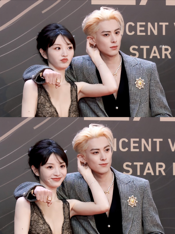 Khung hình sáng bừng của bộ đôi Đại Phụng Đả Canh Nhân tại Tinh Quang Thịnh Điển. Khung hình sáng bừng của bộ đôi Đại Phụng Đả Canh Nhân tại Tinh Quang Thịnh Điển.