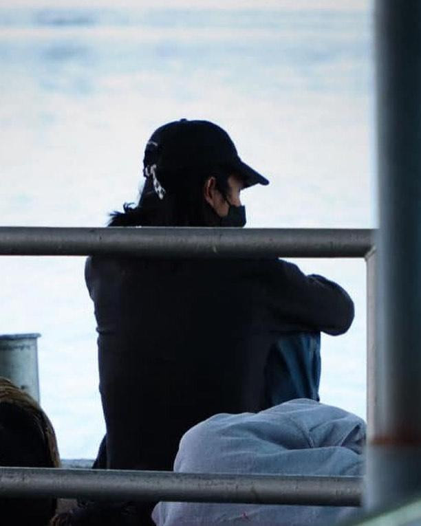 Hình ảnh Bird thẫn thờ, vô hồn chờ đợi đội cứu hộ tìm kiếm tung tích Tangmo khiến cư dân mạng xúc động. - Ảnh: Thairath