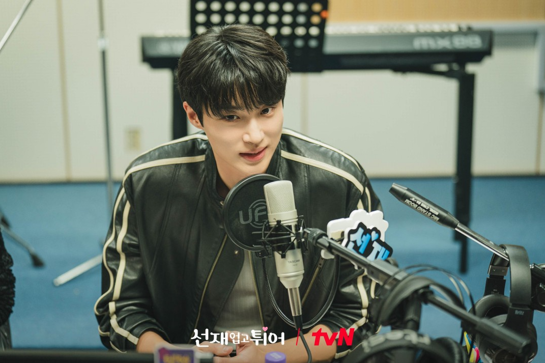 Trùng hợp là, ngày Lovely Runner lên sóng tập đầu tiên cũng là ngày có hiện tượng Nhật Thực toàn phần - 8/4/2024. Trùng hợp là, ngày Lovely Runner lên sóng tập đầu tiên cũng là ngày có hiện tượng Nhật Thực toàn phần - 8/4/2024.