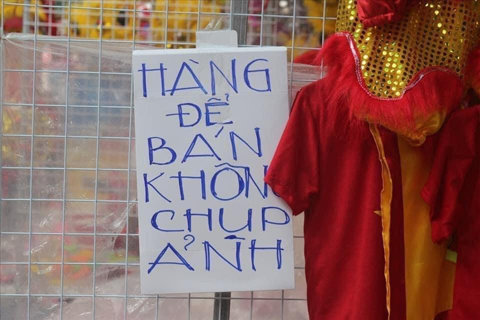 Việc quá nhiều người đến chụp ảnh vì background đẹp mà không mua hàng cũng là một trong những nguyên nhân khiến người bán không vui lòng. - Ảnh: Lang Thang Hà Nội