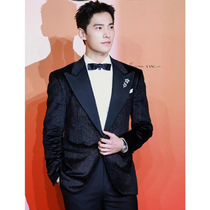 Dương Dương đốn tim người hâm mộ với vẻ ngoài điển trai, lịch lãm. Dương Dương đốn tim người hâm mộ với vẻ ngoài điển trai, lịch lãm.