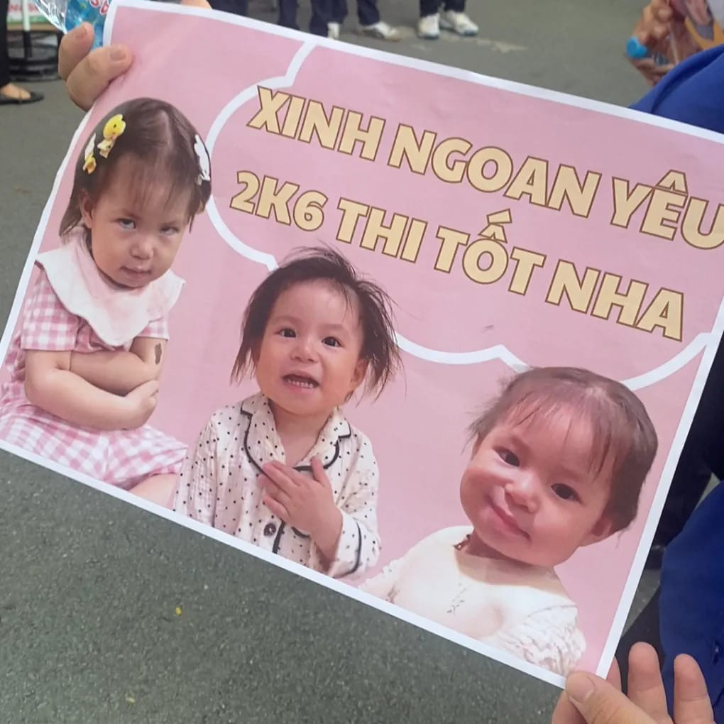 "Xinh ngoan yêu" Pam - Hải Đường tới cổ vũ các "chú dì" nè! - Ảnh: Võ Thắng "Xinh ngoan yêu" Pam - Hải Đường tới cổ vũ các "chú dì" nè! - Ảnh: Võ Thắng