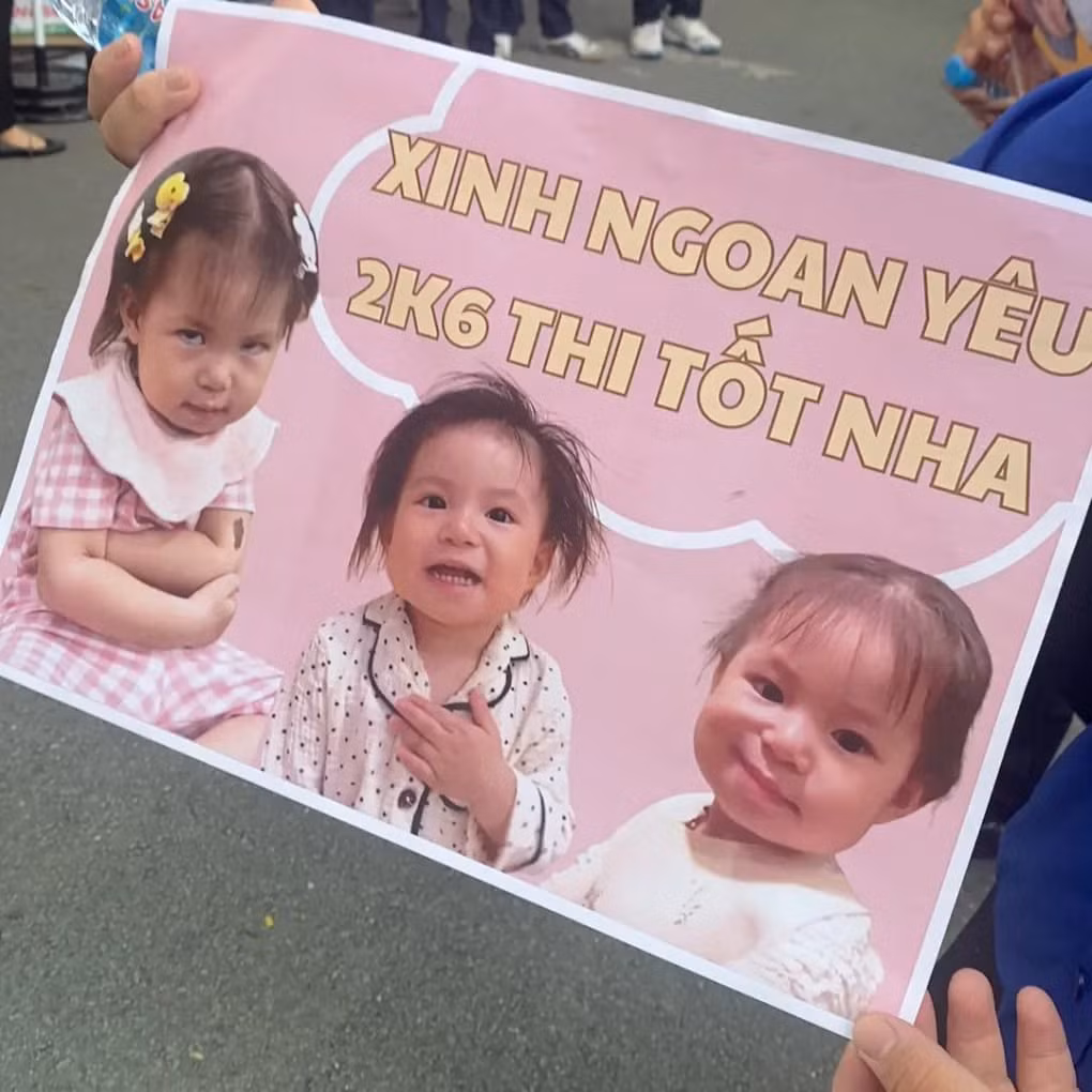 "Xinh ngoan yêu" Pam - Hải Đường tới cổ vũ các "chú dì" nè! - Ảnh: Võ Thắng
