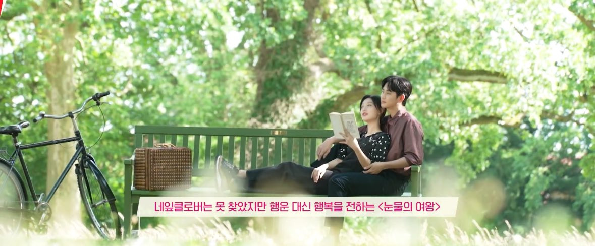 Bối cảnh lãng mạn trong cảnh Baek Hyun Woo và Hong Hae In cùng ngồi trên băng ghế. Bối cảnh lãng mạn trong cảnh Baek Hyun Woo và Hong Hae In cùng ngồi trên băng ghế.