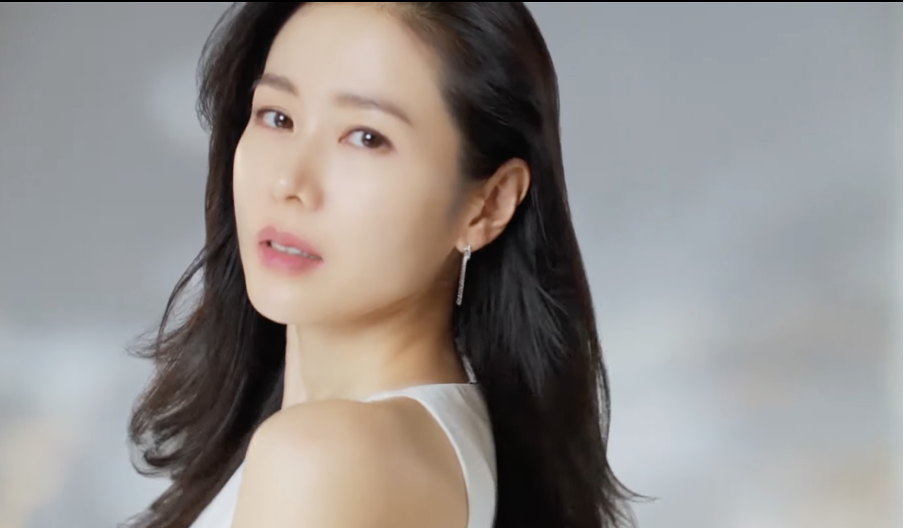 Nhiều người khi mang thai sẽ tăng cân thấy rõ nhưng trường hợp này dường như không xảy ra với Son Ye Jin.