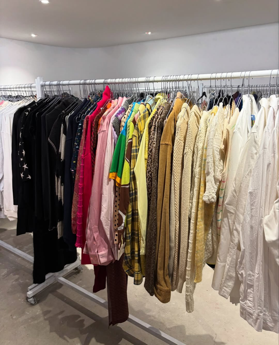 Không gian cửa hàng trước khi đón khách tới tấp nập. - Ảnh: dailyfashion_news