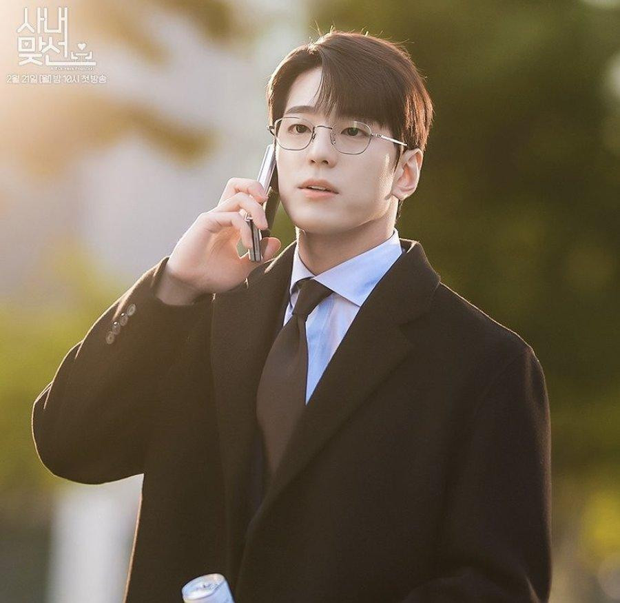 Visual khiến nữ phụ và người xem "yêu từ cái nhìn đầu tiên" của Kim Min Kyu. Visual khiến nữ phụ và người xem "yêu từ cái nhìn đầu tiên" của Kim Min Kyu.