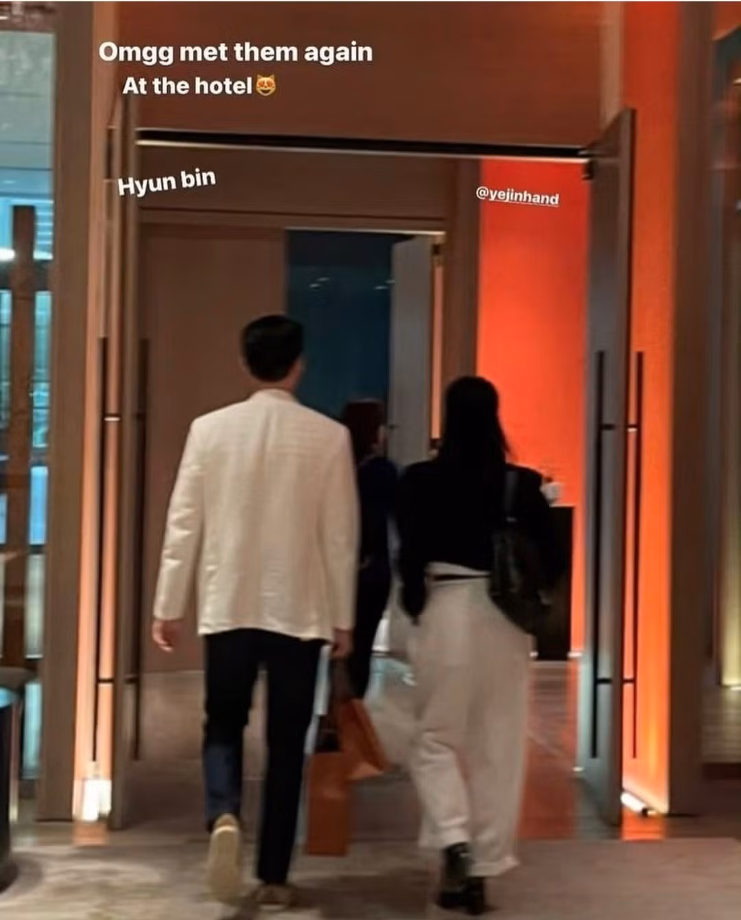 Bóng lưng được khen cũng đầy khí chất của Hyun Bin và Son Ye Jin.