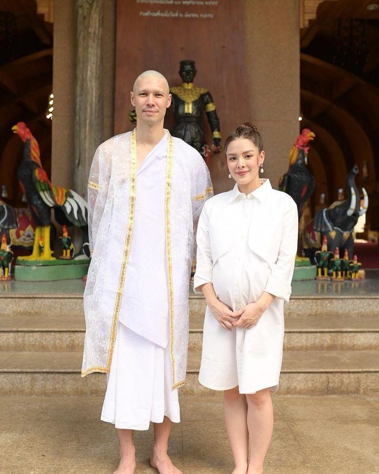 Vợ của Matthew cũng tham dự buổi lễ này. Vợ của Matthew cũng tham dự buổi lễ này.