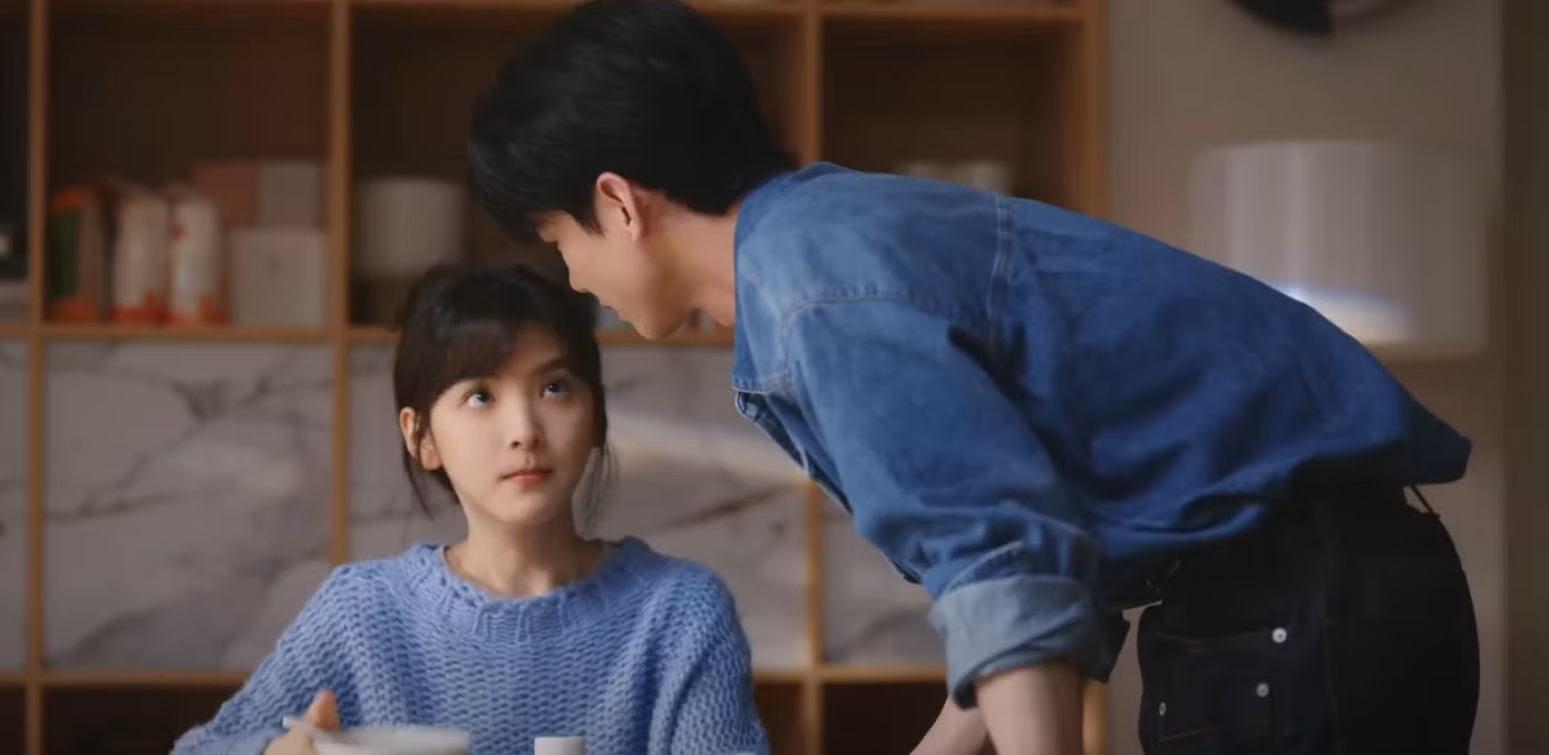 Tang Diên nhận ra phản ứng khác lạ của A Giáng khi nhắc về chuyện bị mộng du so với mấy lần trước bèn liên tục gặng hỏi. Biểu cảm cuống quýt, rối bời nhưng phải tỏ ra bình tĩnh của Ôn Dĩ Phàm khiến fan đổ gục vì đáng yêu.
