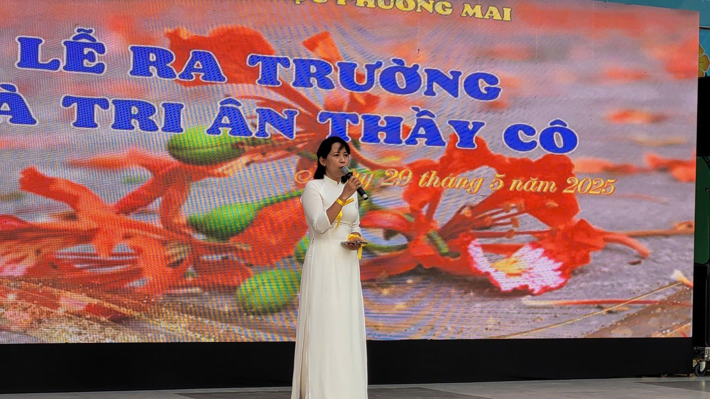 Đại diện cha mẹ học sinh khối lớp 5 gửi lời tri ân thầy cô. Đại diện cha mẹ học sinh khối lớp 5 gửi lời tri ân thầy cô.