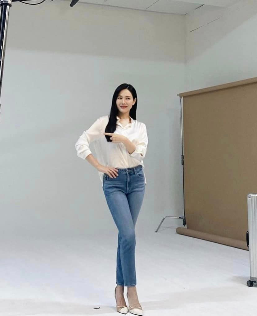 Bức ảnh này của Son Ye Jin được người hâm mộ ví như "học tỷ" năm cuối Đại học. Bức ảnh này của Son Ye Jin được người hâm mộ ví như "học tỷ" năm cuối Đại học.