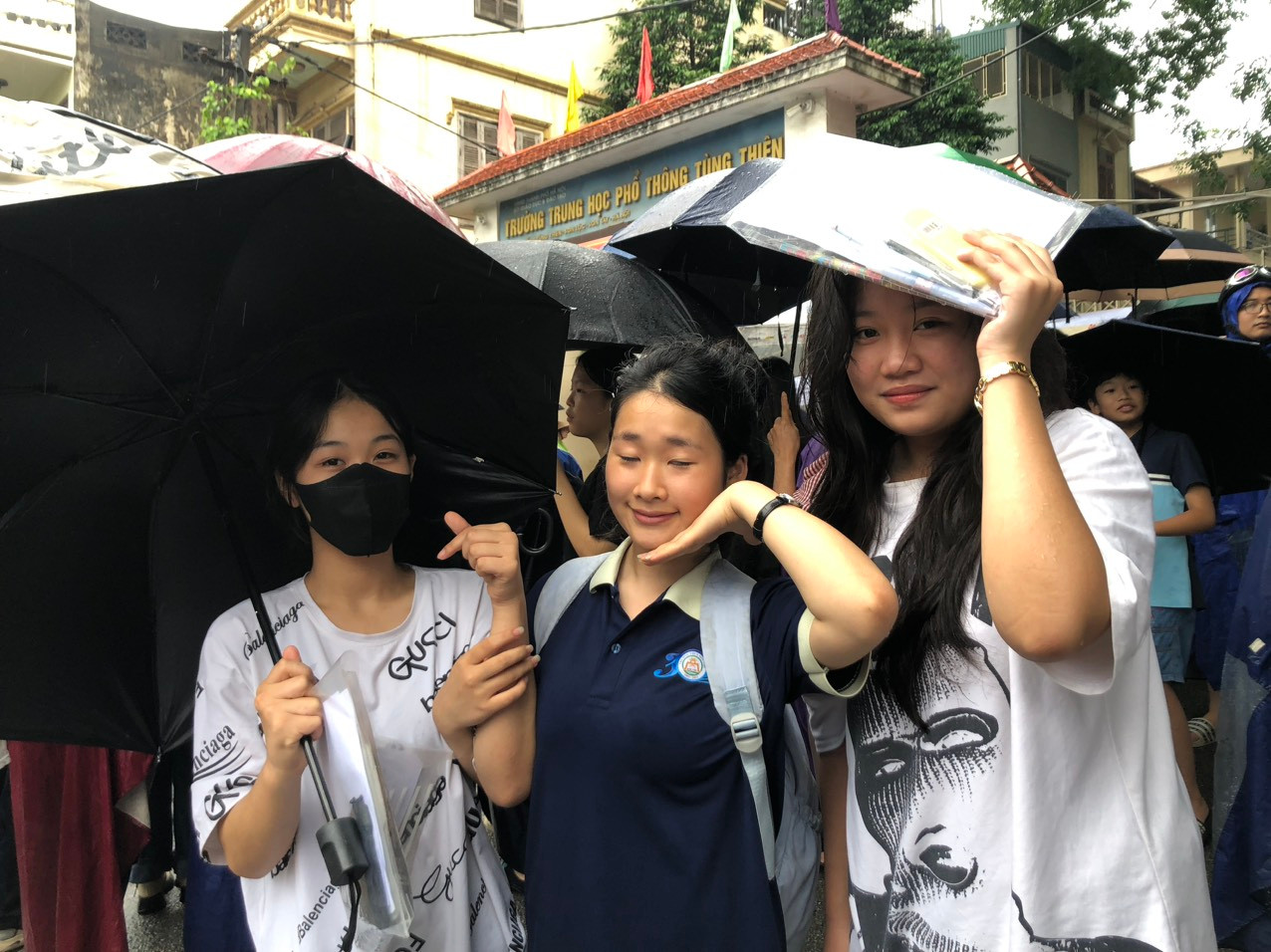 (Từ trái qua phải) Bảo Trâm - Thục Uyên - Như Bình.