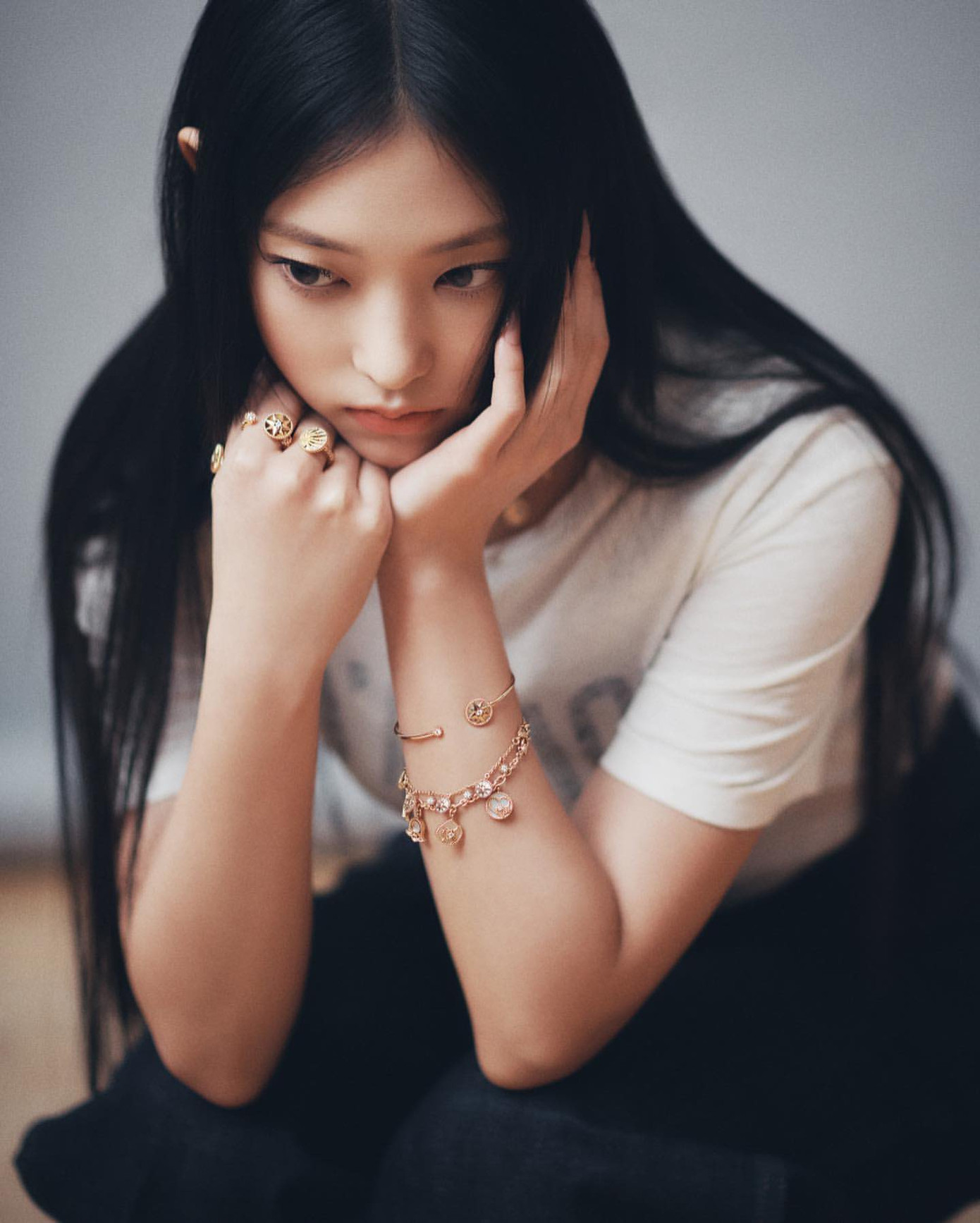 Tân Đại sứ Dior Haerin có phần ra mắt quá bình lặng. Tân Đại sứ Dior Haerin có phần ra mắt quá bình lặng.