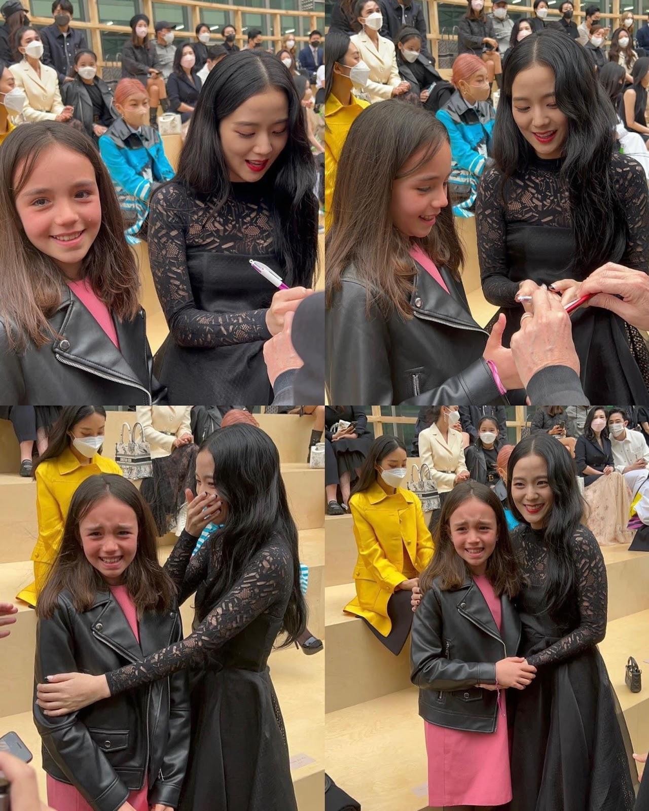 Cô bé đã chụp ảnh và xin chữ ký của Jisoo.