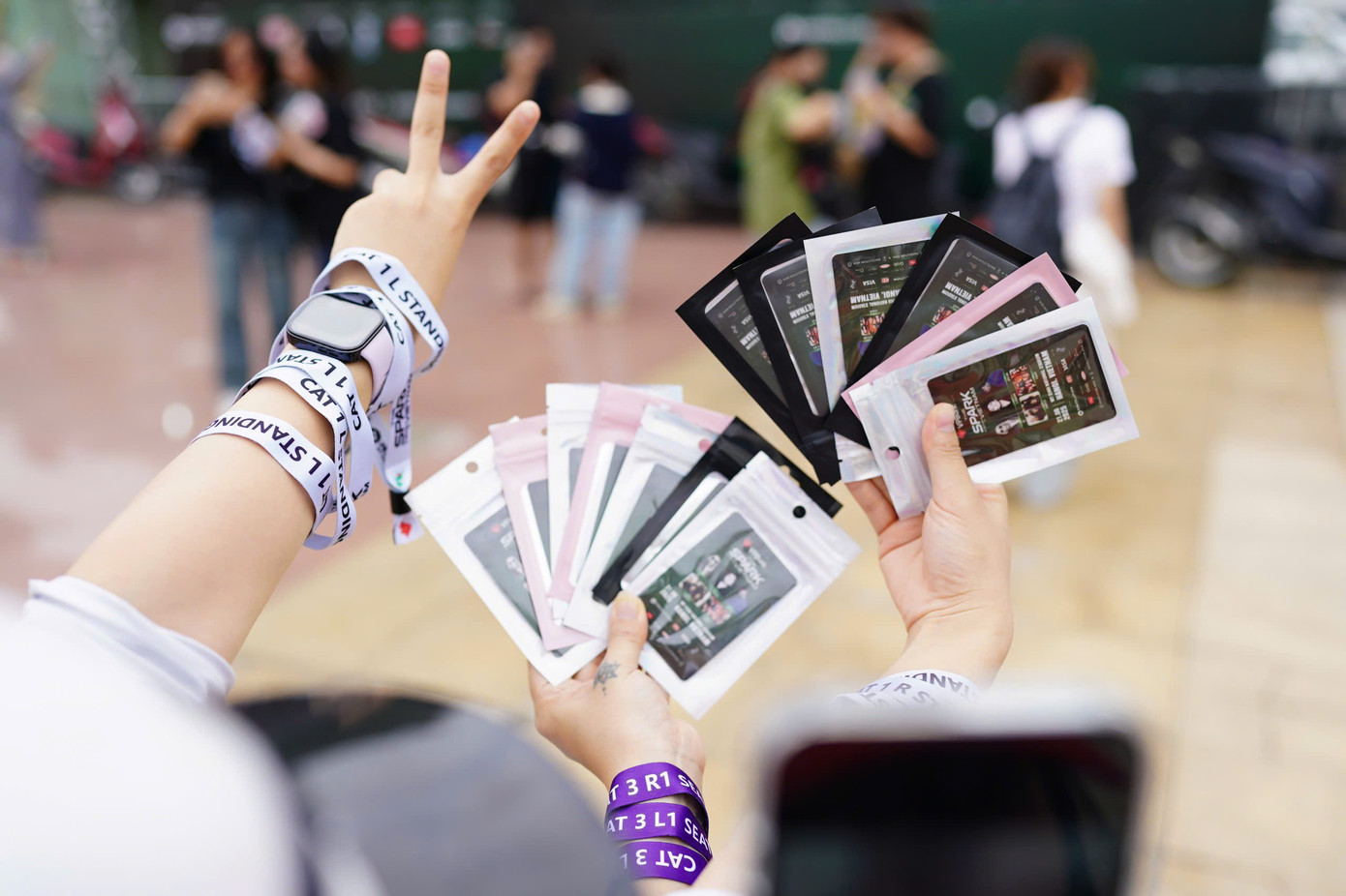 Fan check-in "nóng hổi" ngay khi vừa đổi vòng.