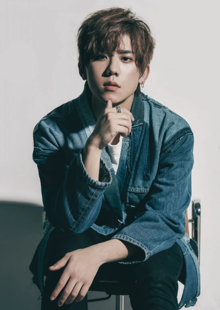 Keung To - ca sĩ biểu tượng của Hong Kong lần đầu tiên góp mặt trong BXH đã chễm trệ ở vị trí thứ 5. Keung To - ca sĩ biểu tượng của Hong Kong lần đầu tiên góp mặt trong BXH đã chễm trệ ở vị trí thứ 5.