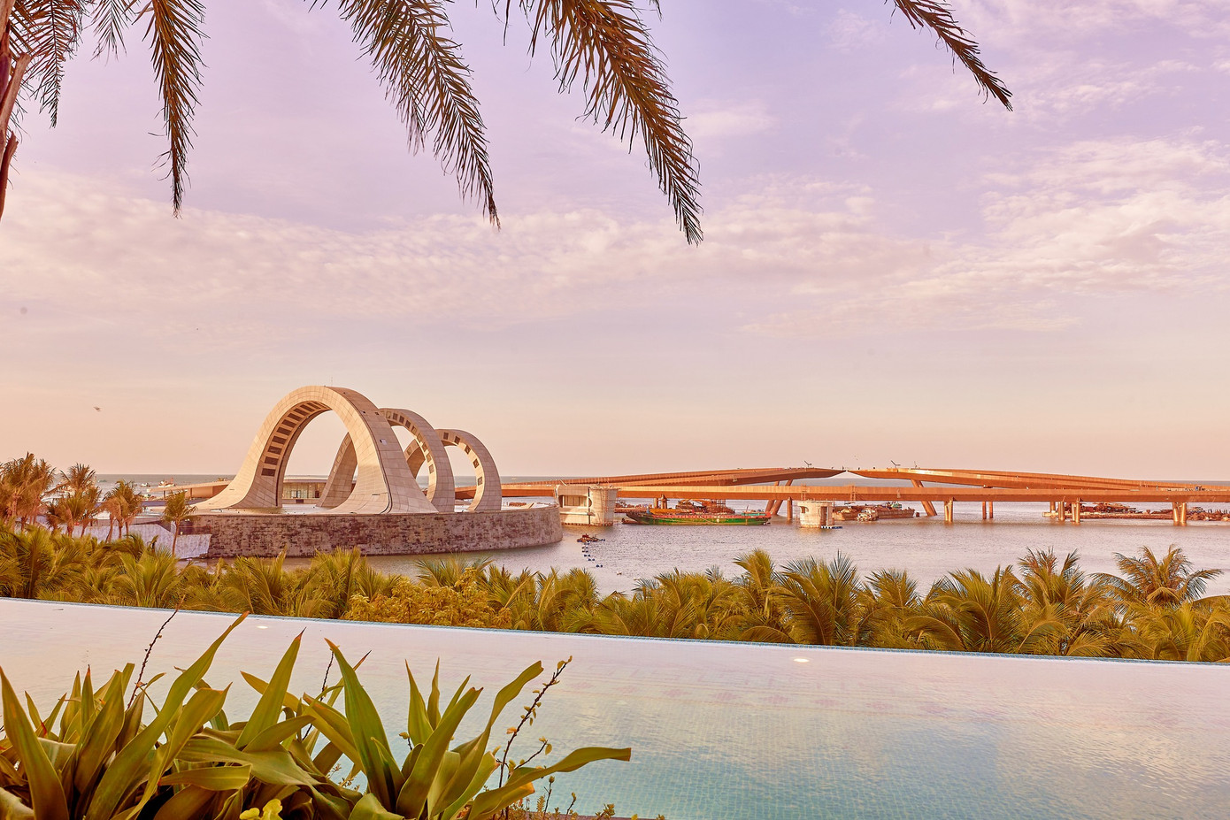 Khung cảnh đẹp như chuyện cổ tích tại một góc thị trấn Hoàng Hôn nhìn ra Cầu Hôn. Khung cảnh đẹp như chuyện cổ tích tại một góc thị trấn Hoàng Hôn nhìn ra Cầu Hôn.