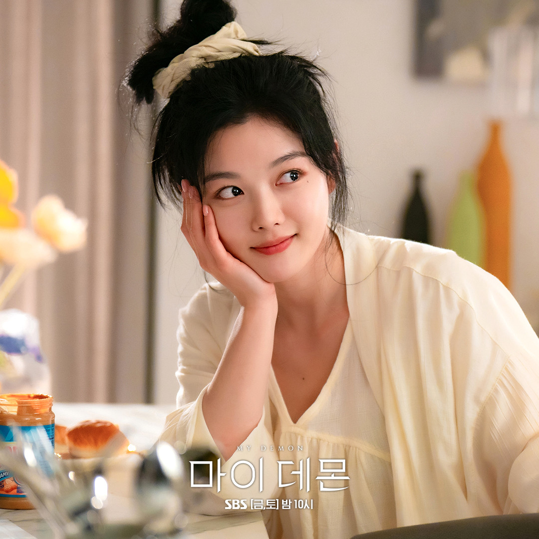 Tủ đồ ngủ của Do Do Hee cũng đơn giản, trang nhã. Tủ đồ ngủ của Do Do Hee cũng đơn giản, trang nhã.