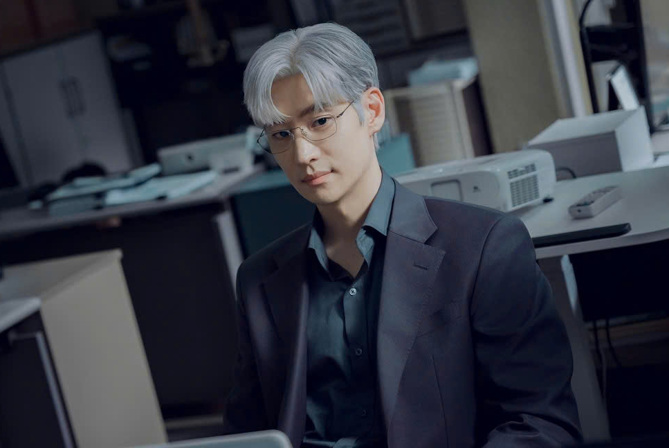 Để chuẩn bị cho tạo hình đặc biệt này , Lee Je Hoon đã phải có mặt tại phim trường ít nhất 4 tiếng trước khi quay.