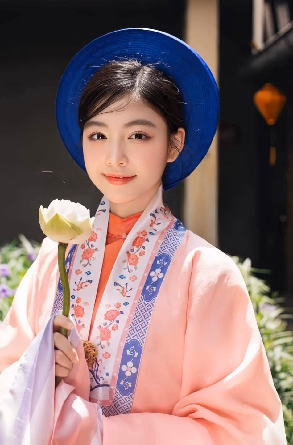 Bộ ảnh gây sốt của Lọ Lem với vẻ đẹp dịu dàng trong bộ áo Nhật Bình. Ảnh: FBNV